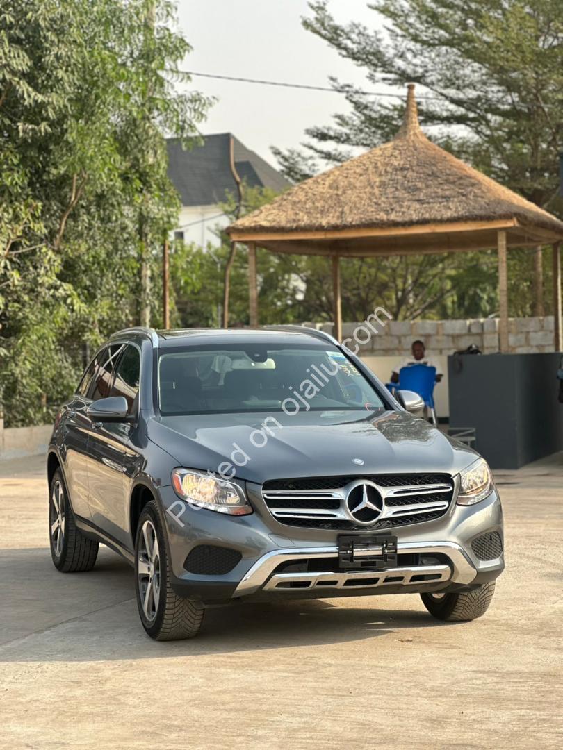 2016 Mercedes GLC300: Full Option Luxury, Keyless & Panoramic Roof