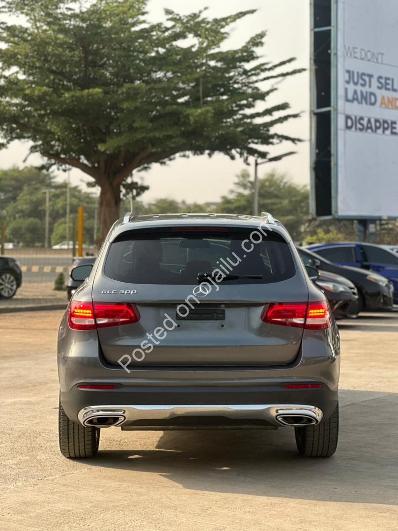 2016 GLC300: Full Option, Keyless, Panoramic Roof