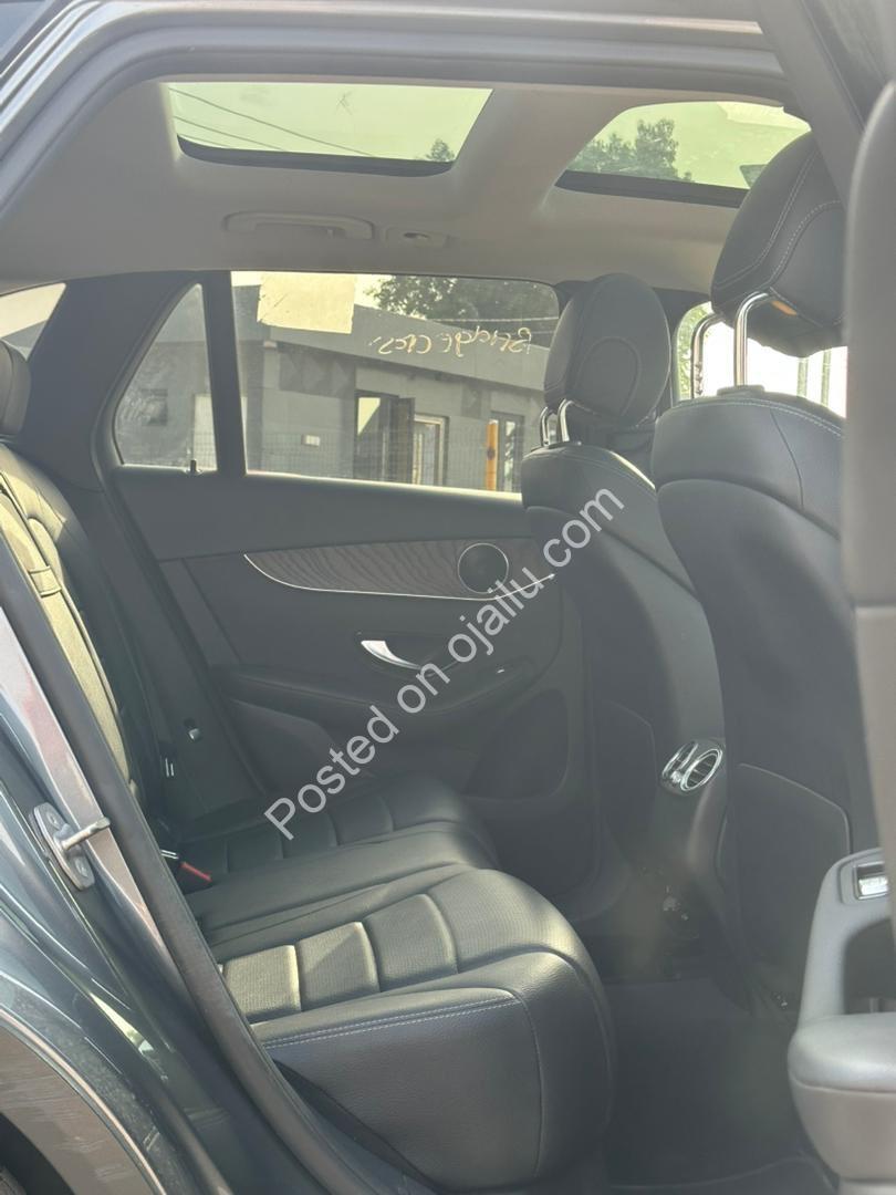 2016 GLC300: Full Option, Keyless, Panoramic Roof