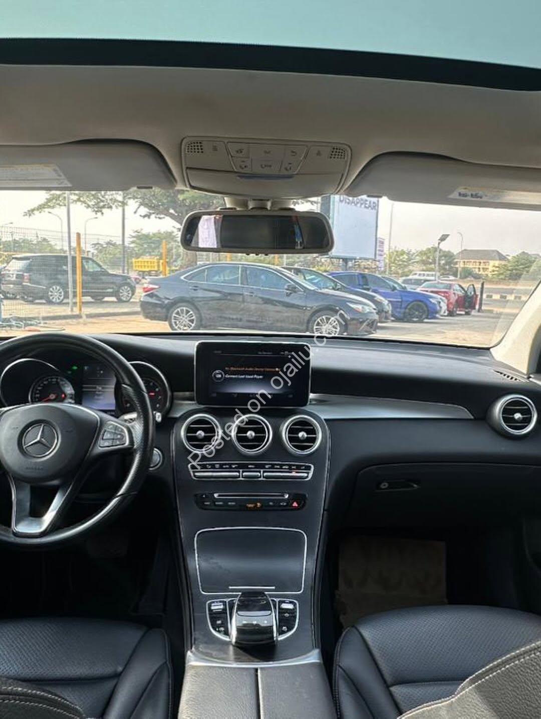 2016 GLC300: Full Option, Keyless, Panoramic Roof