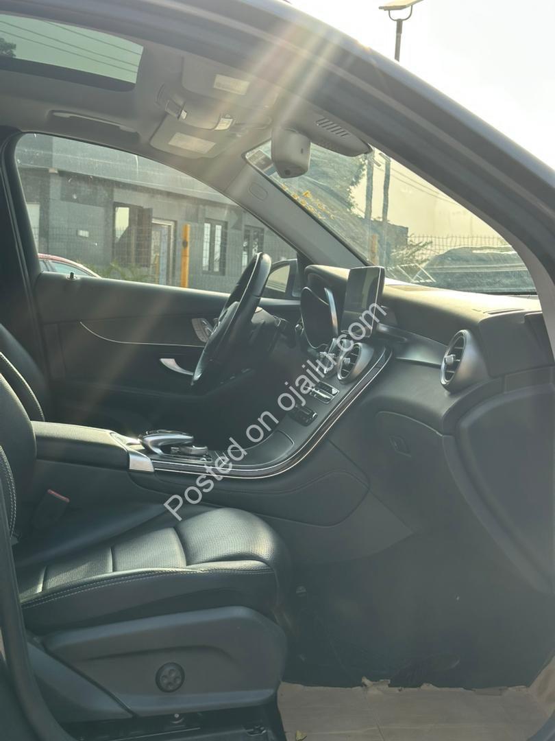 2016 GLC300: Full Option, Keyless, Panoramic Roof