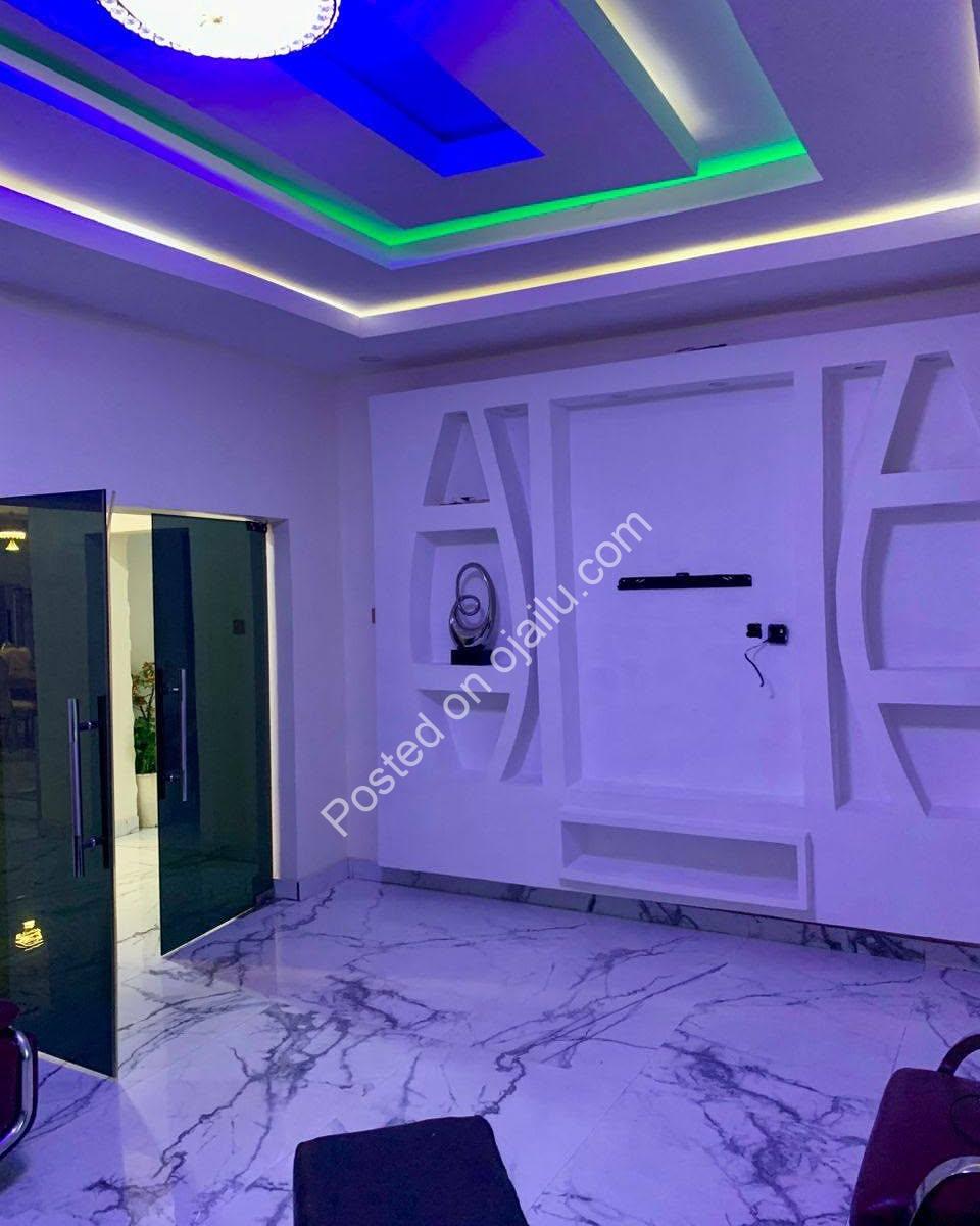 Stunning 5-Bed Furnished Haven in Diamond City