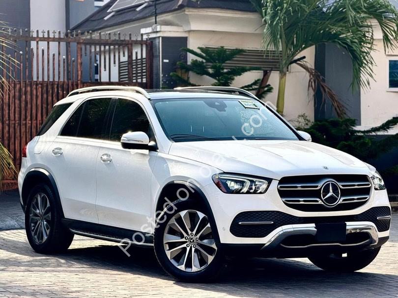 Fully Loaded 2016 GLC300 4MATIC: Luxury & Tech