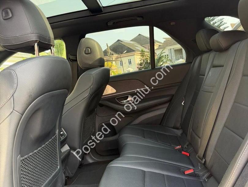 Fully Loaded 2016 GLC300 4MATIC: Luxury & Tech