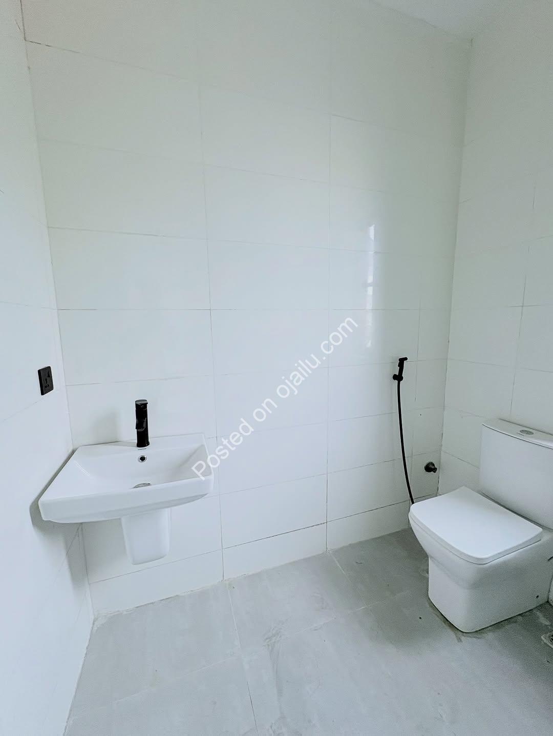 Elevator-Equipped 2BR in Secure Ikate Estate