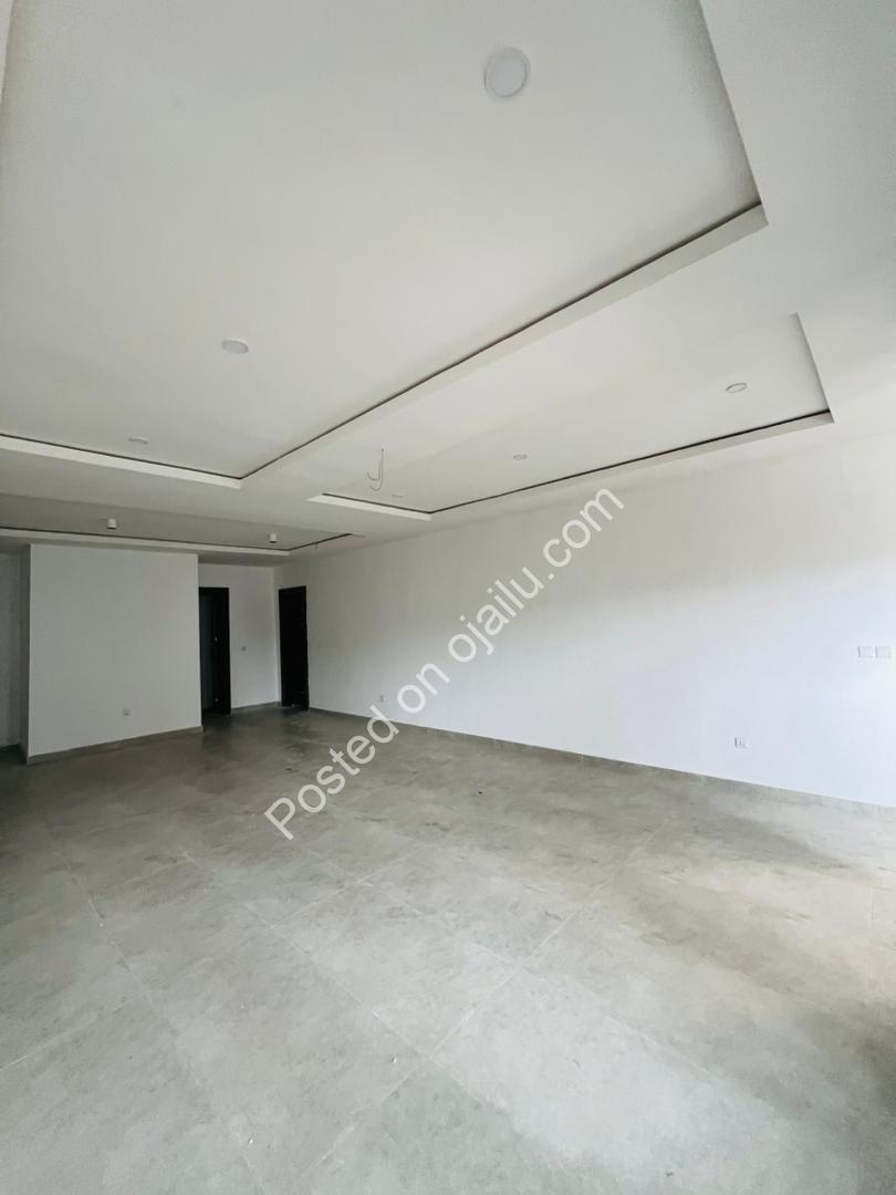 Lekki’s Ultimate 4-Bed Cinema & Elevator Haven