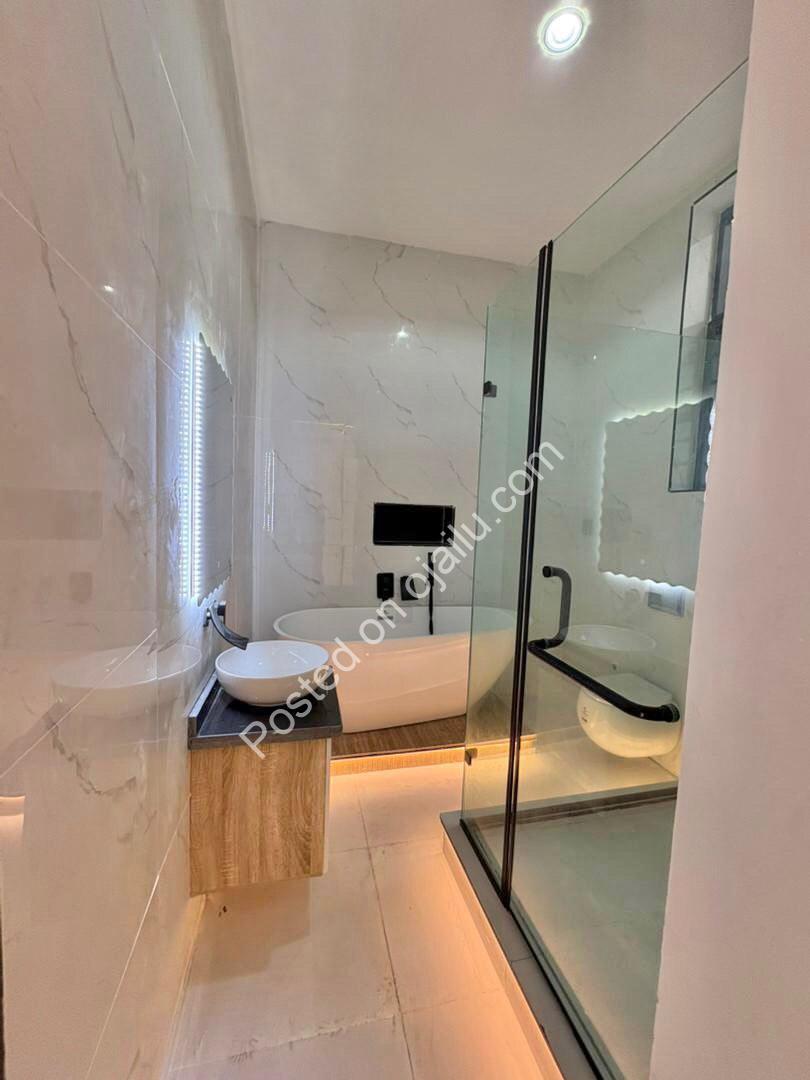 Serene Estate Gem: 5-Bed Duplex with Pool & Cinema