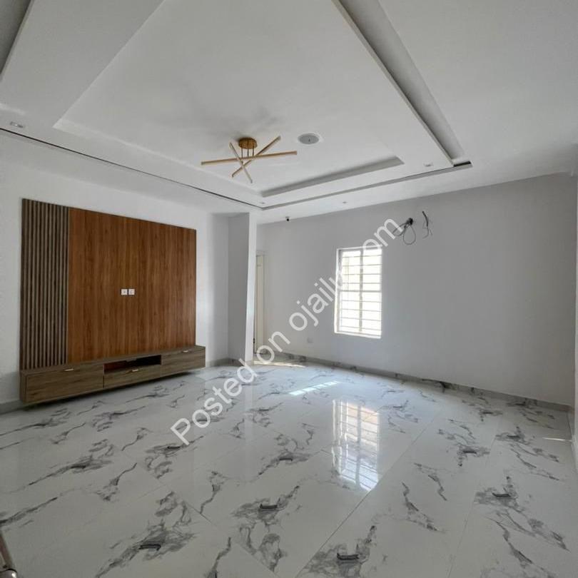 Exquisite 5-Bedroom Duplex with Cinema & Pool in Lekki