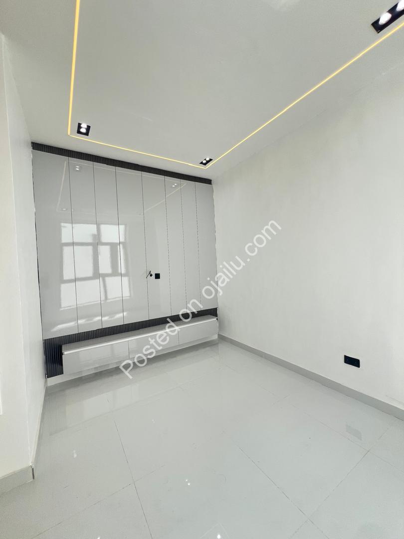 Lagos Luxury: 5-Bed Duplex with Resort-Style Pool