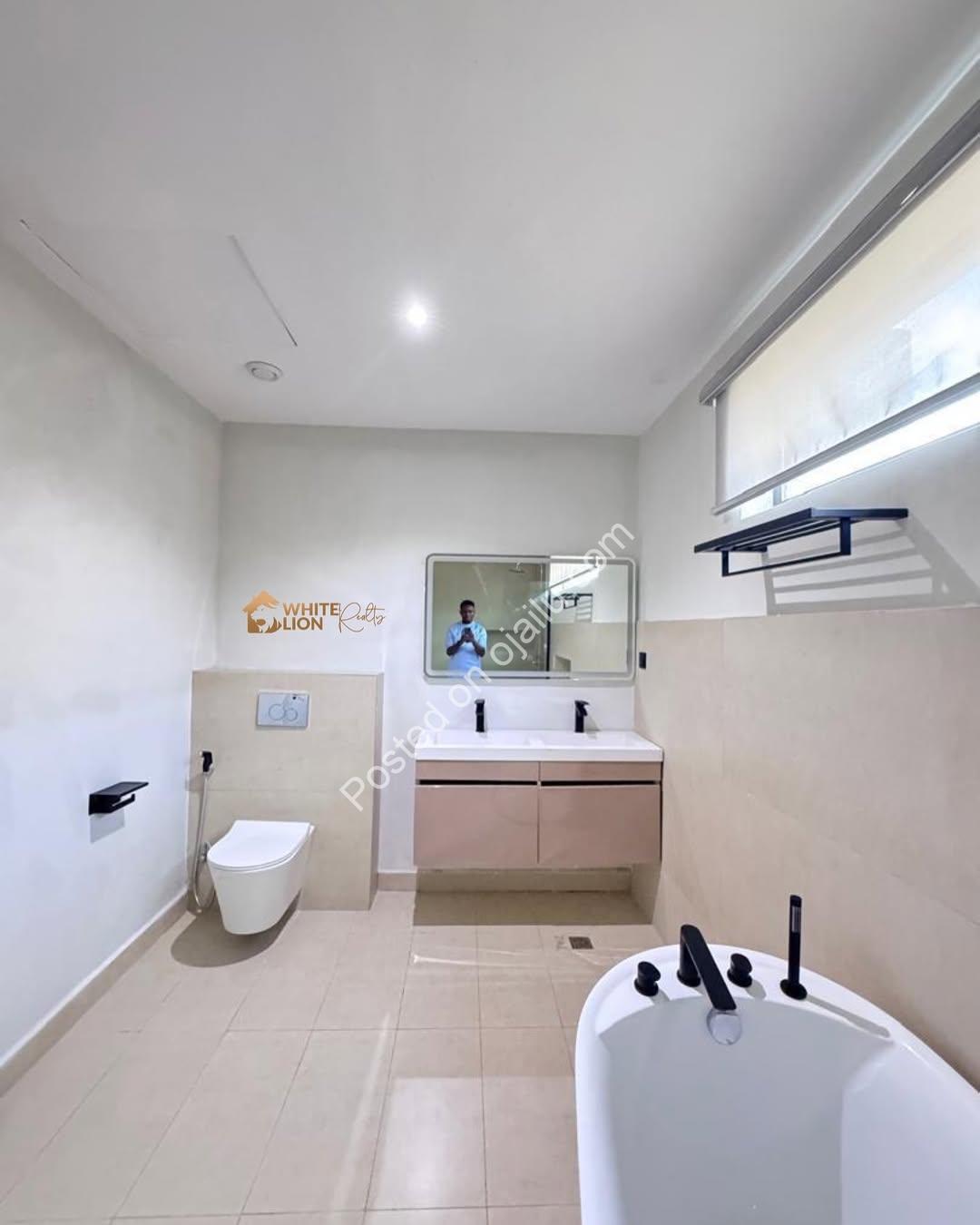 Opulent 5-Bed Duplex with Resort-Style Pool in Lekki