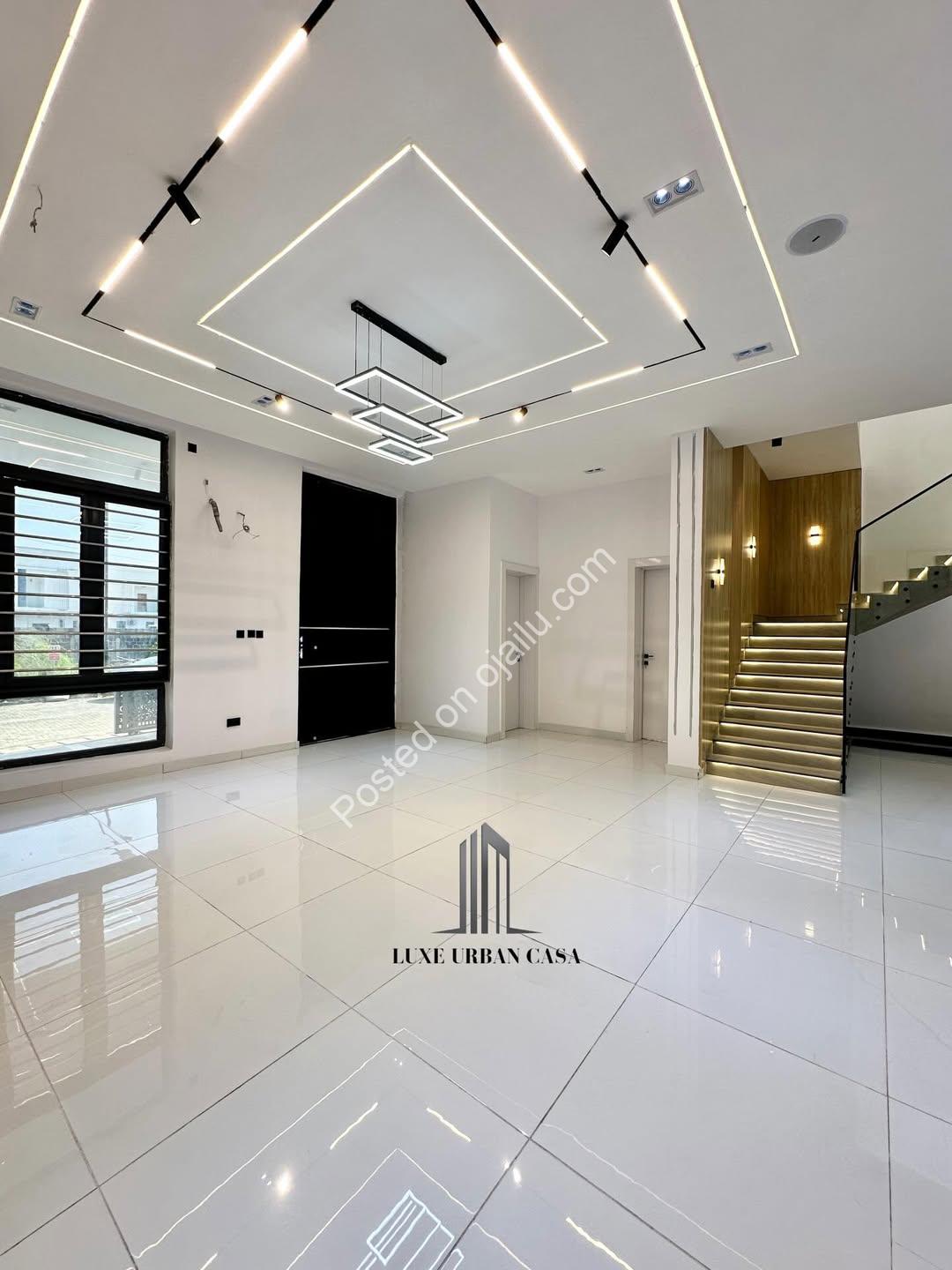 5-Bed Chevron Haven: Pool, Luxury & Security