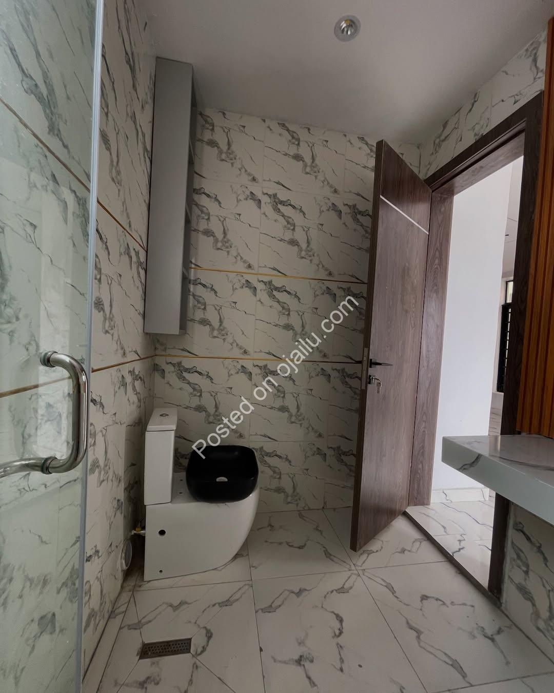 Exclusive 5-Bedroom Duplex with Pool & Jacuzzi in Ikota