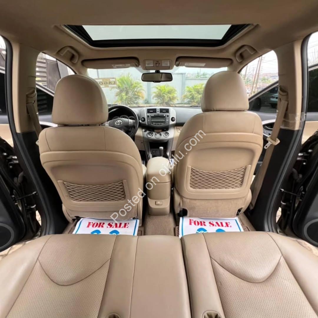 V6 Power & Premium Leather – Ready to Drive