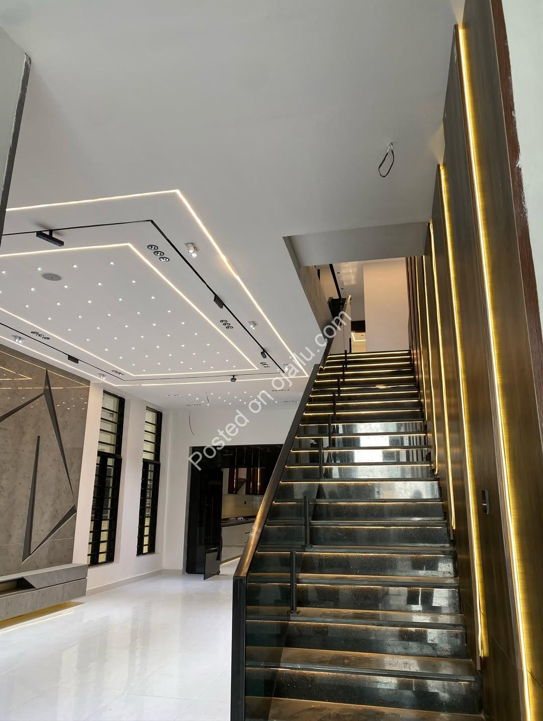 5-Bedroom Haven in Chevron: Pool, En-Suites & Luxury Finishes