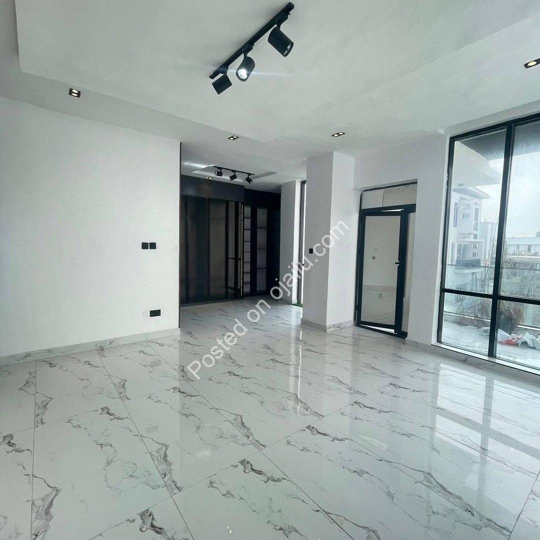 Lekki’s Ultimate 5-Bedroom Estate Oasis with Pool