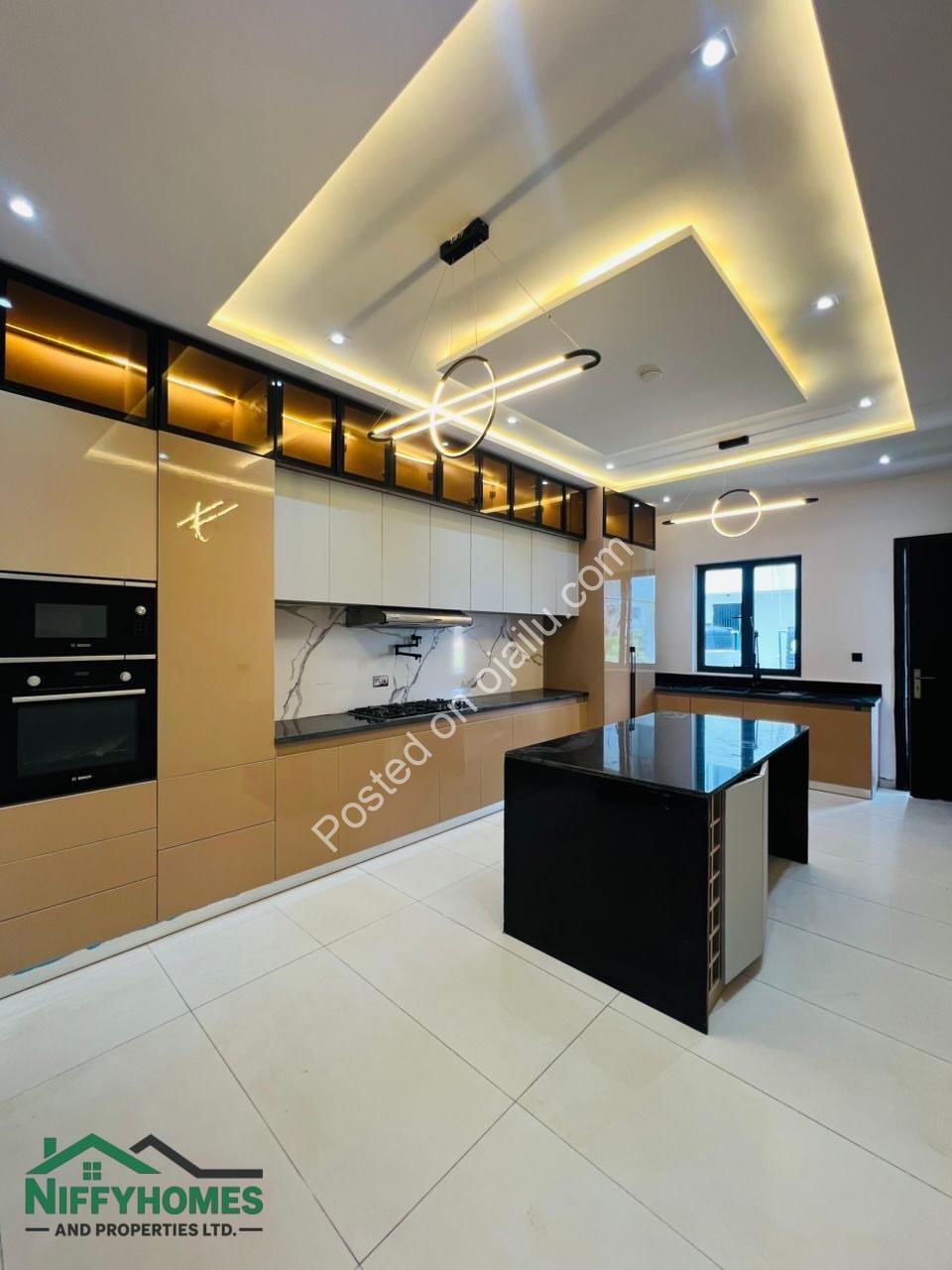 Spacious 5-Bed Duplex with Pool & Gym in Ikate