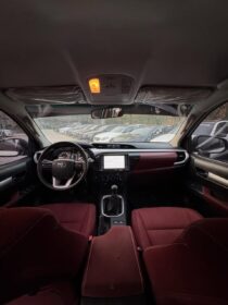 Unbreakable 2023 Hilux SR5: Manual & Mint