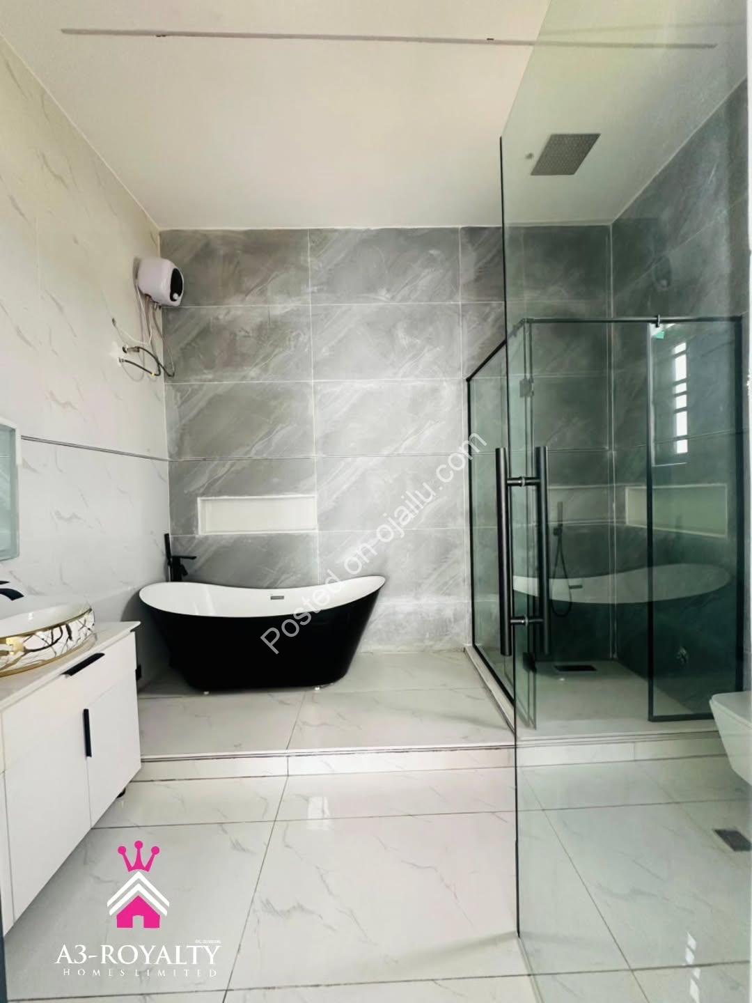 Live Your Dream in a 5-Bed VGC Duplex with Pool