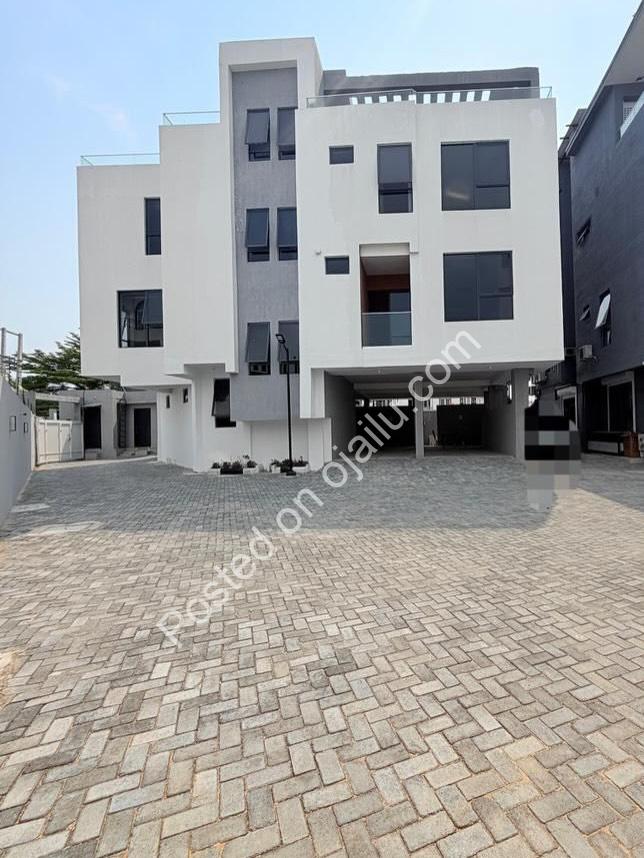 Lekki’s Finest: 4-Bed Maisonette with Governor’s Consent