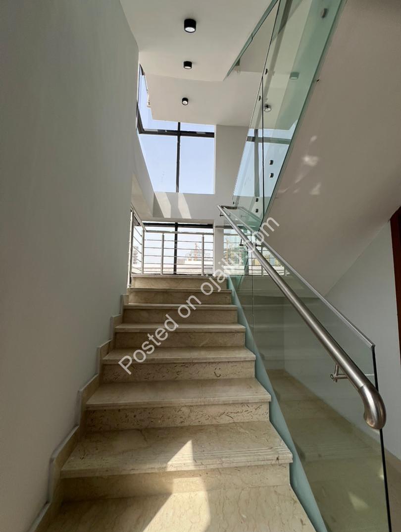 Exclusive 6-Bed Duplex with BQ on Banana Island