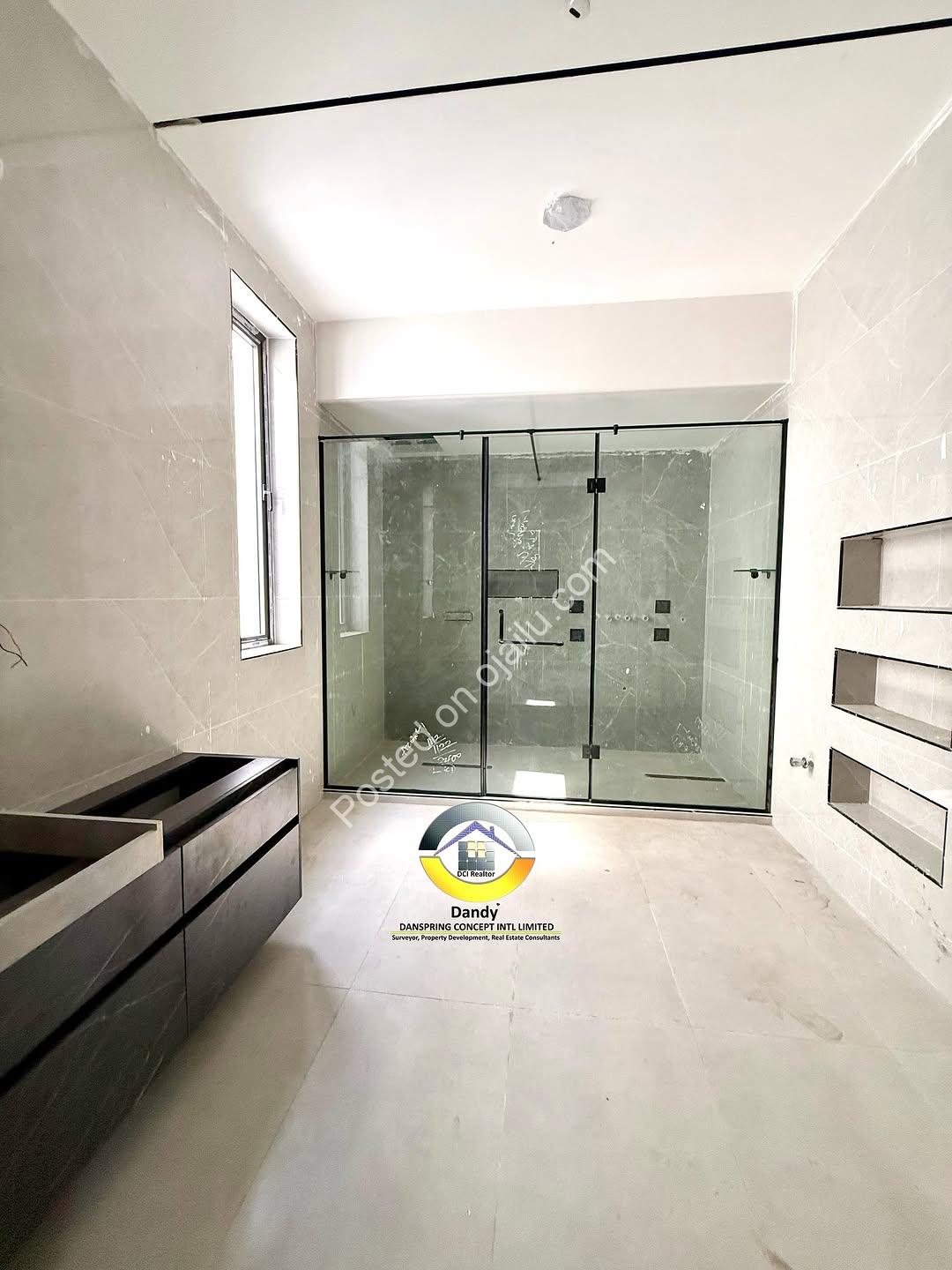 Majestic 6-Bedroom Oasis with Infinity Pool in Lekki