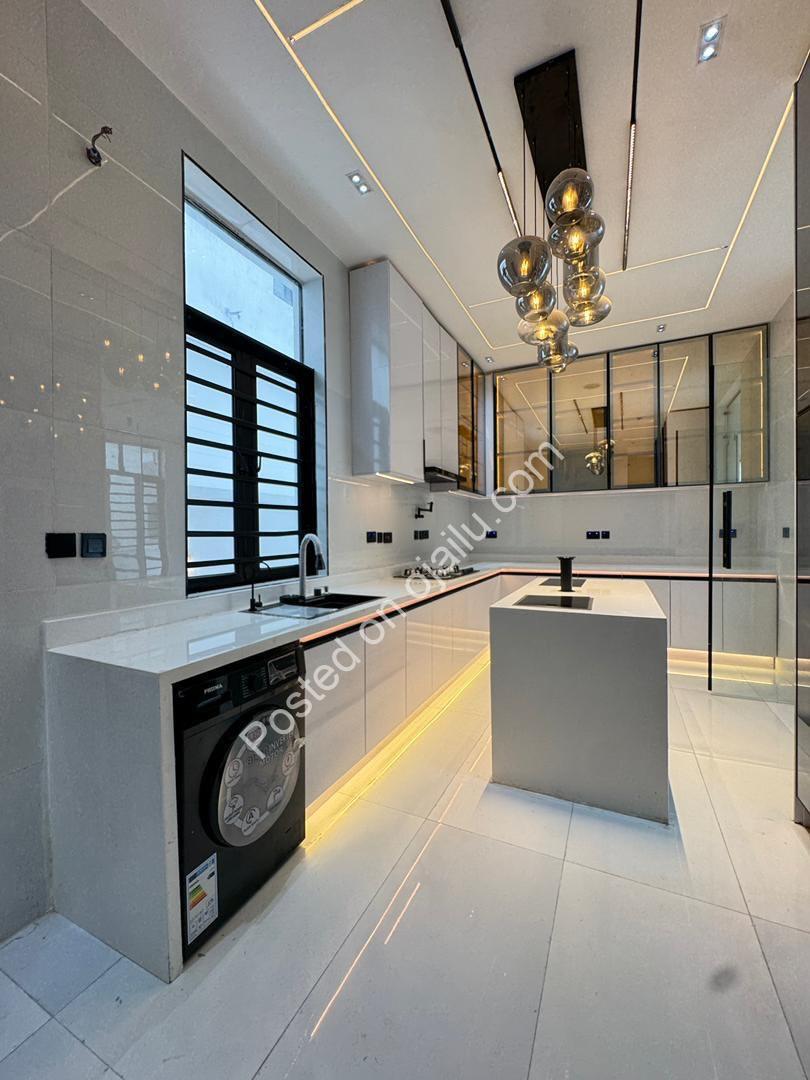 Lekki’s Ultimate 5-Bedroom Estate with Resort-Style Pool