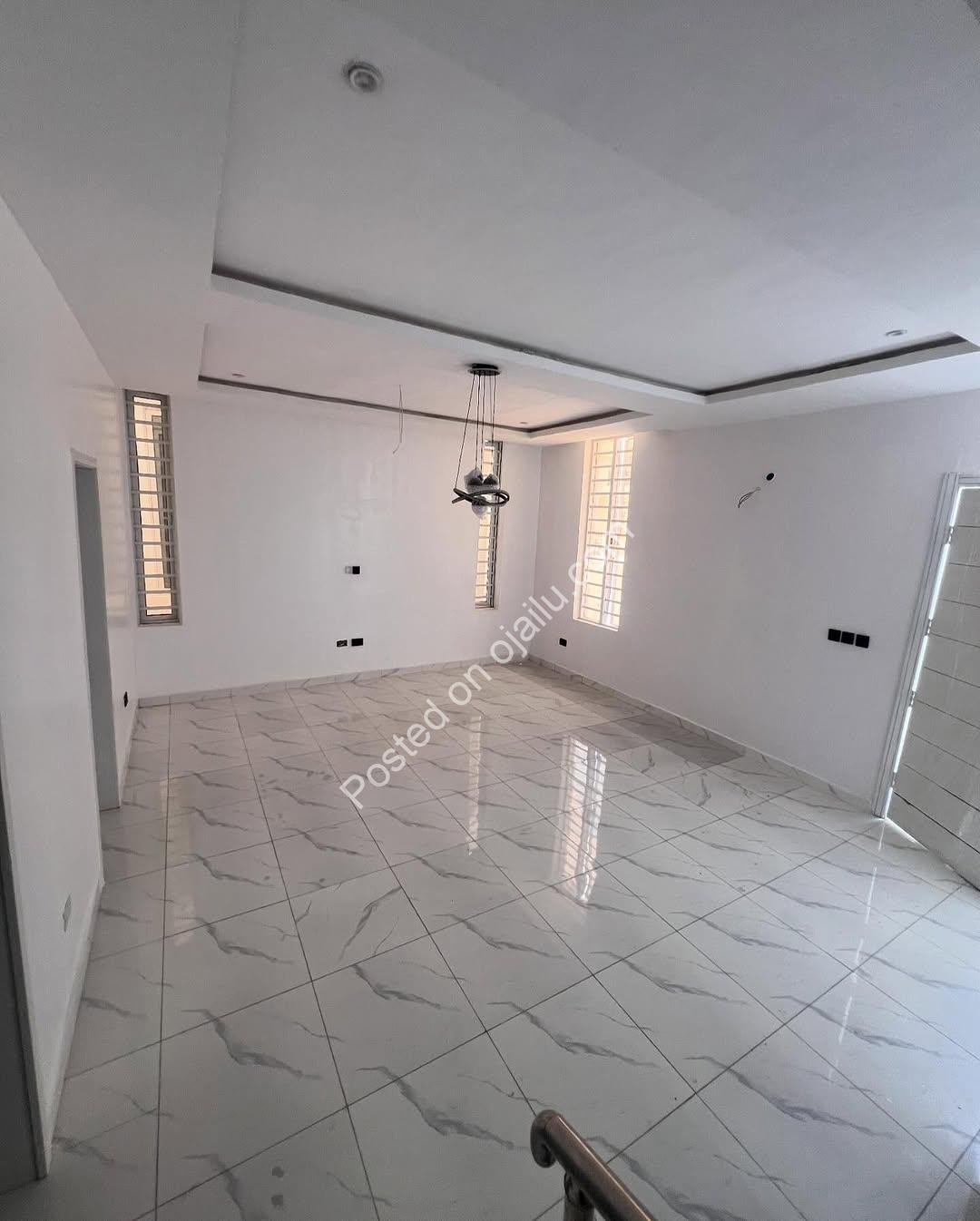 4-Bed Ikota Haven: En-Suite Luxury & Modern Comforts Await