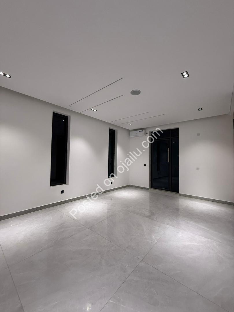 Modern Masterpiece in Cowrie Creek: 5-Bed Smart Home