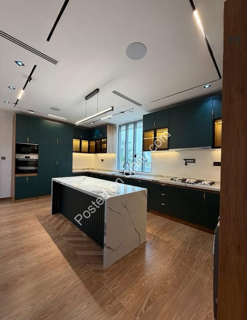 Smart 5-Bed Ikate Palace: Tech-Forward Luxury