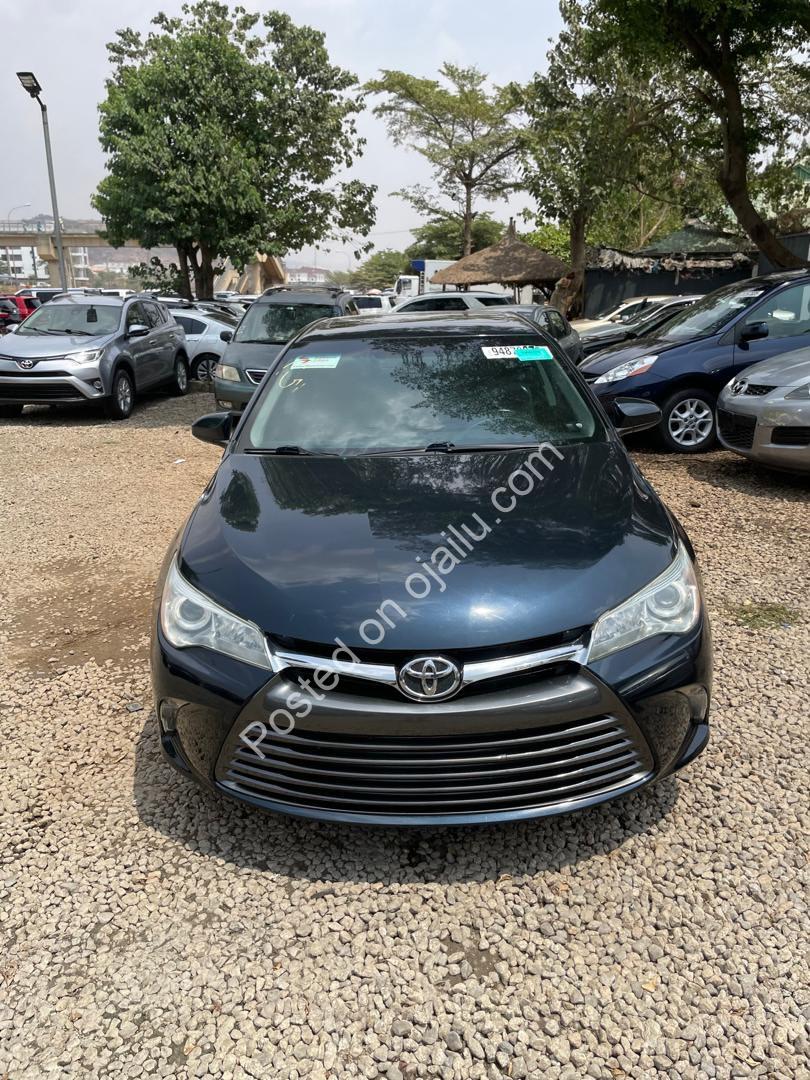 2015 Camry XLE: Silent Power, Pristine Condition