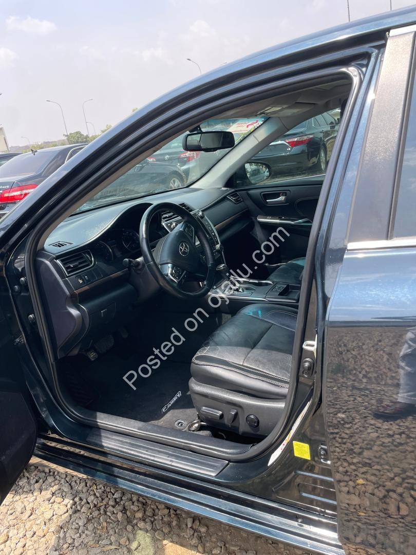 2015 Camry XLE: Silent Power, Perfect Condition