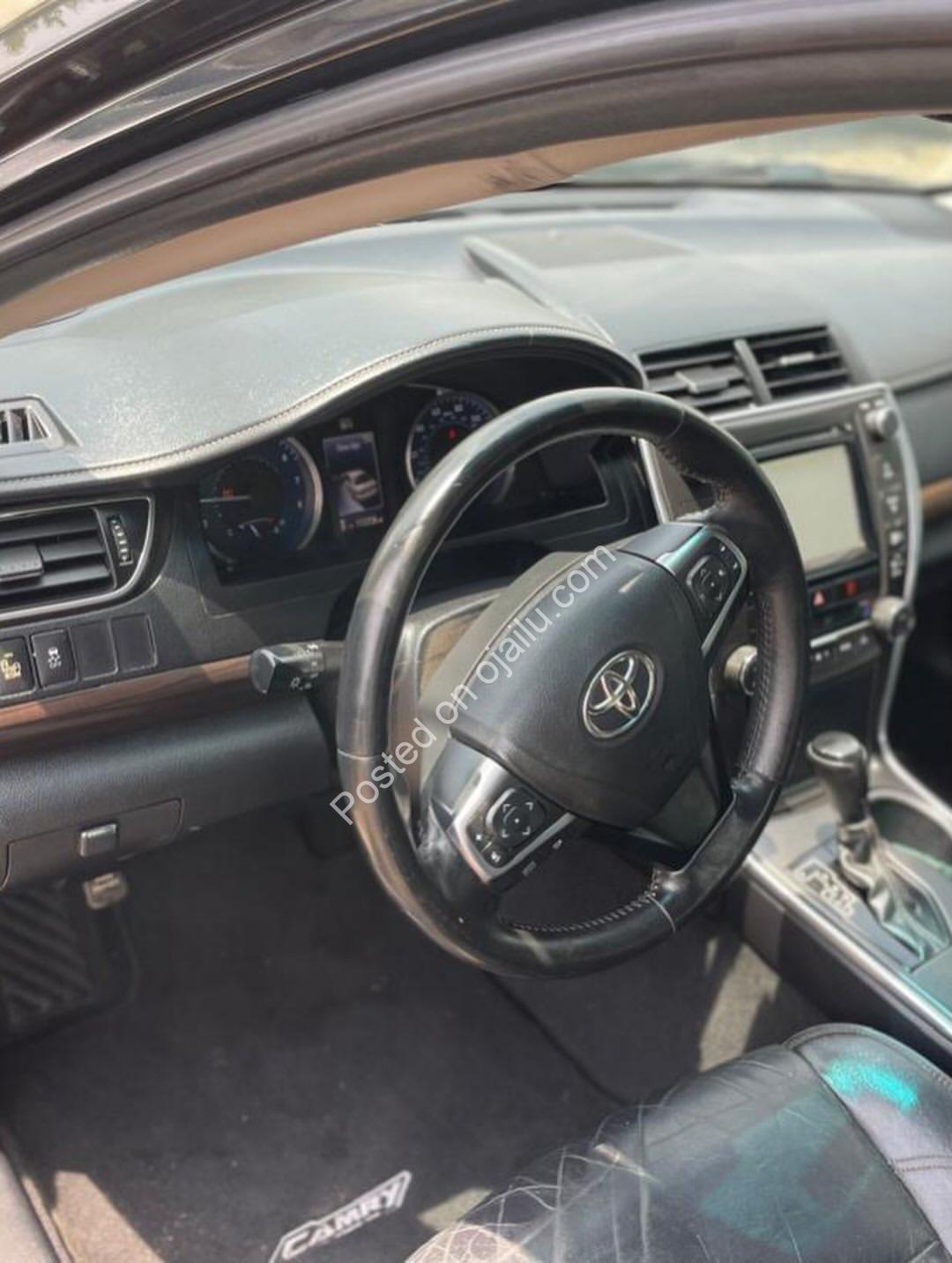 2015 Camry XLE: Silent Power, Perfect Condition