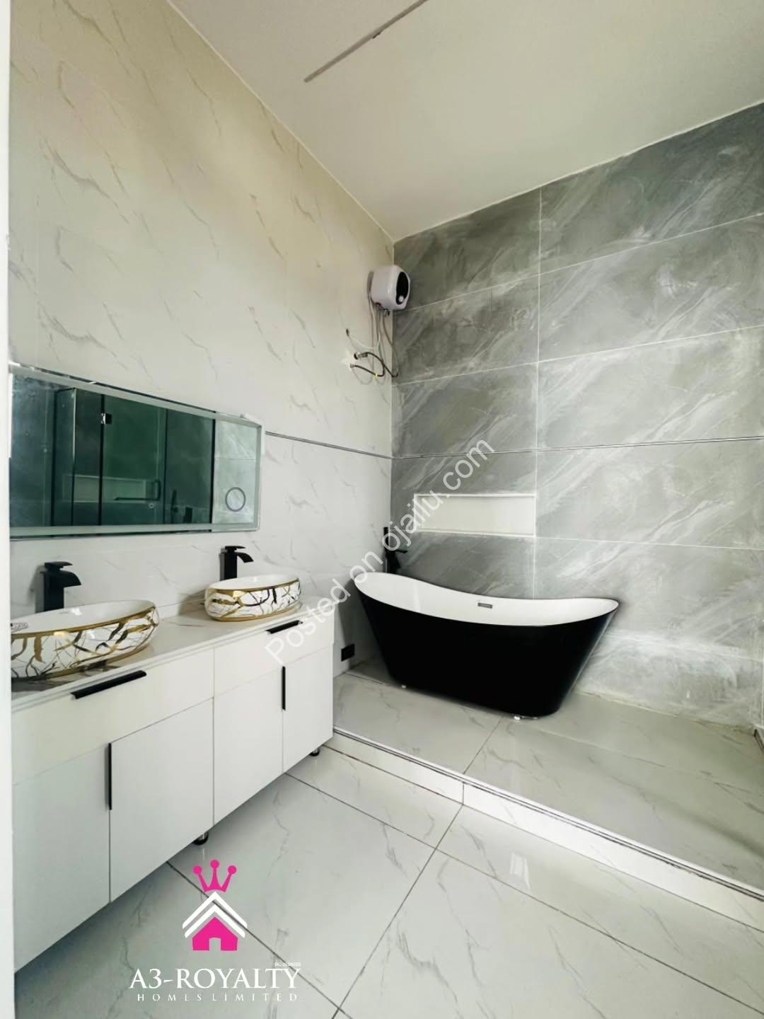 Live Your Dream in a 5-Bed VGC Duplex with Pool