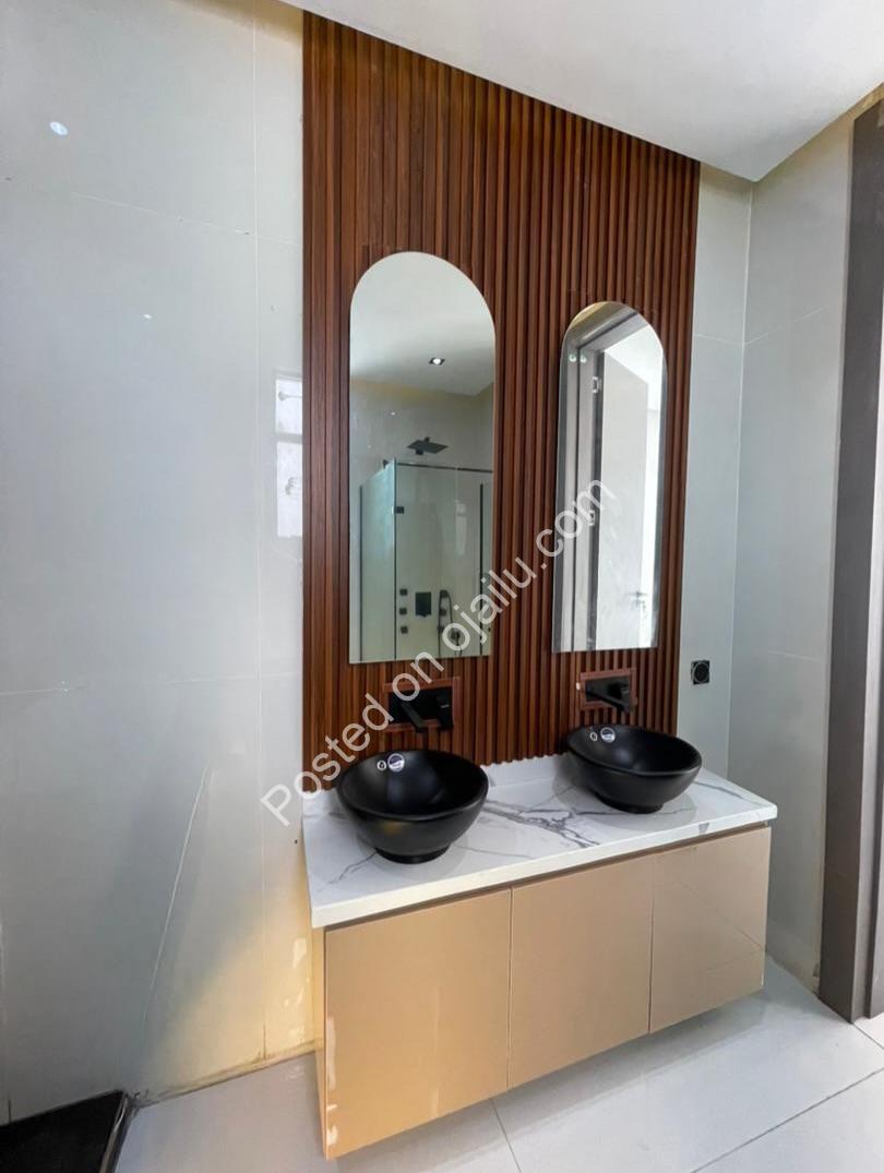 Grand 5-Bedroom Haven in Prime Lekki