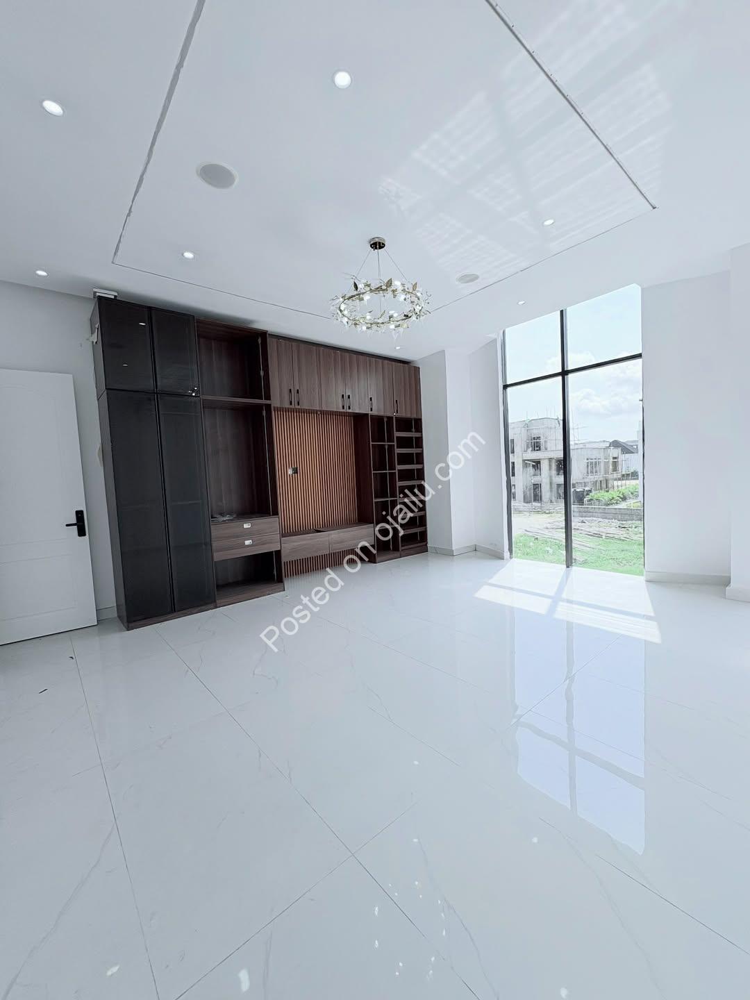 Lekki’s Ultimate 6-Bedroom Estate with Resort-Style Amenities