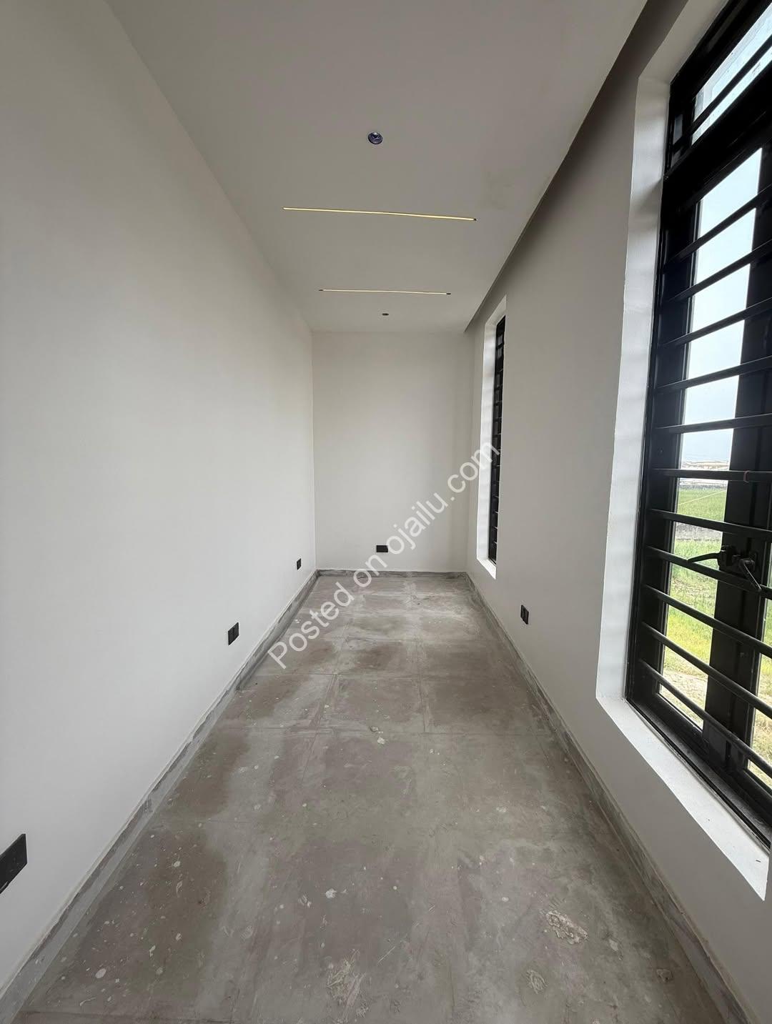 Lekki’s Ultimate 5-Bedroom Estate Oasis with Pool & Gym