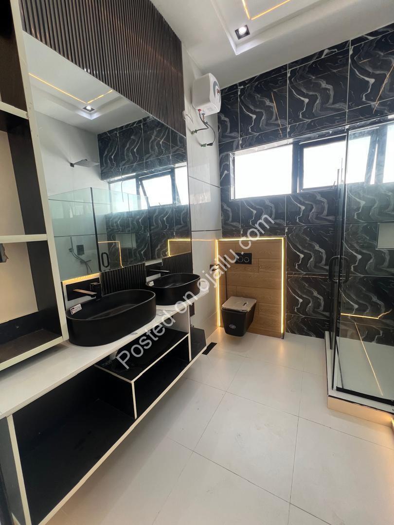 Lagos Luxury: 5-Bed Duplex with Resort-Style Pool