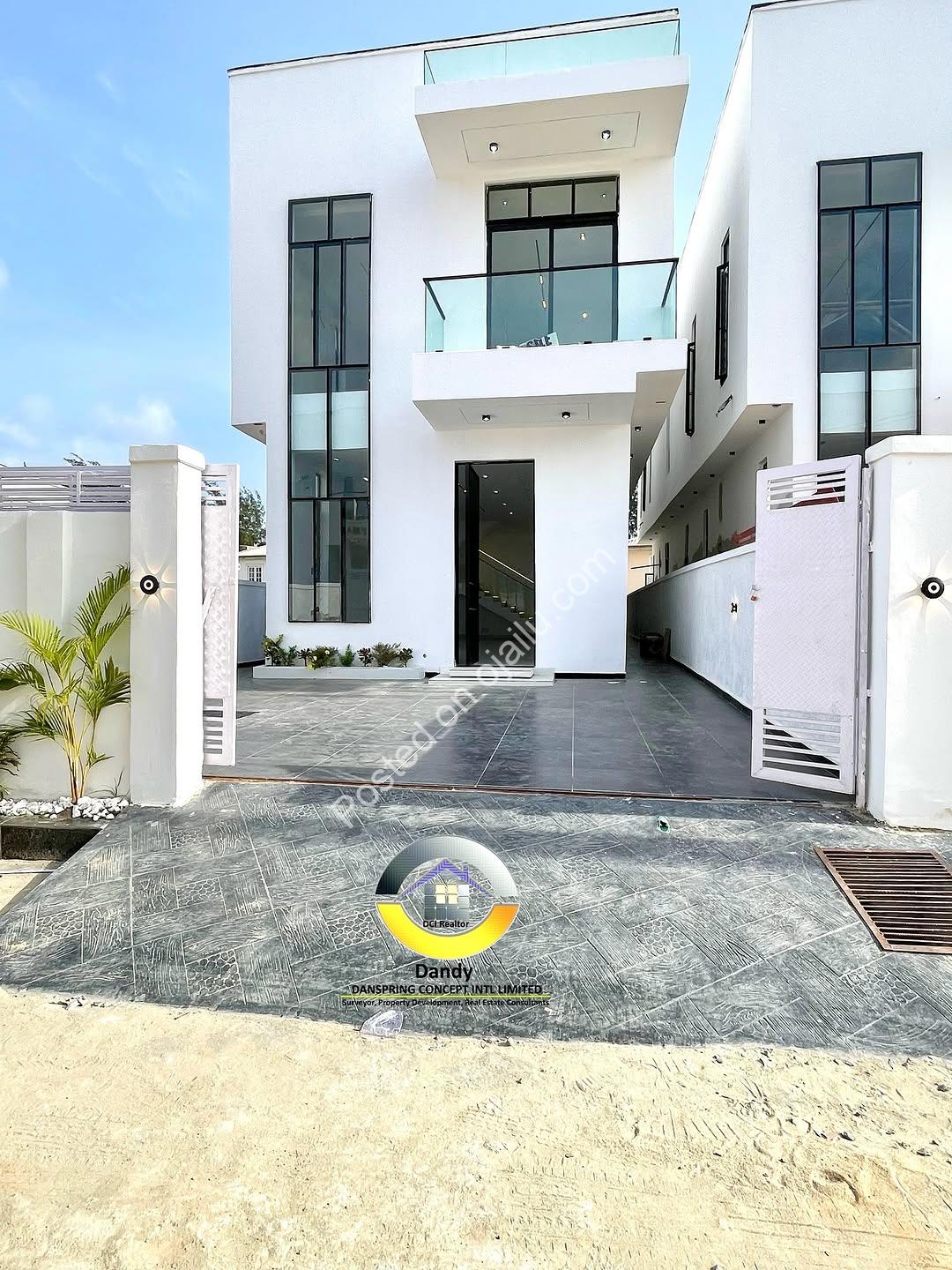 Sleek 5-Bedroom Oasis with Pool in Lekki
