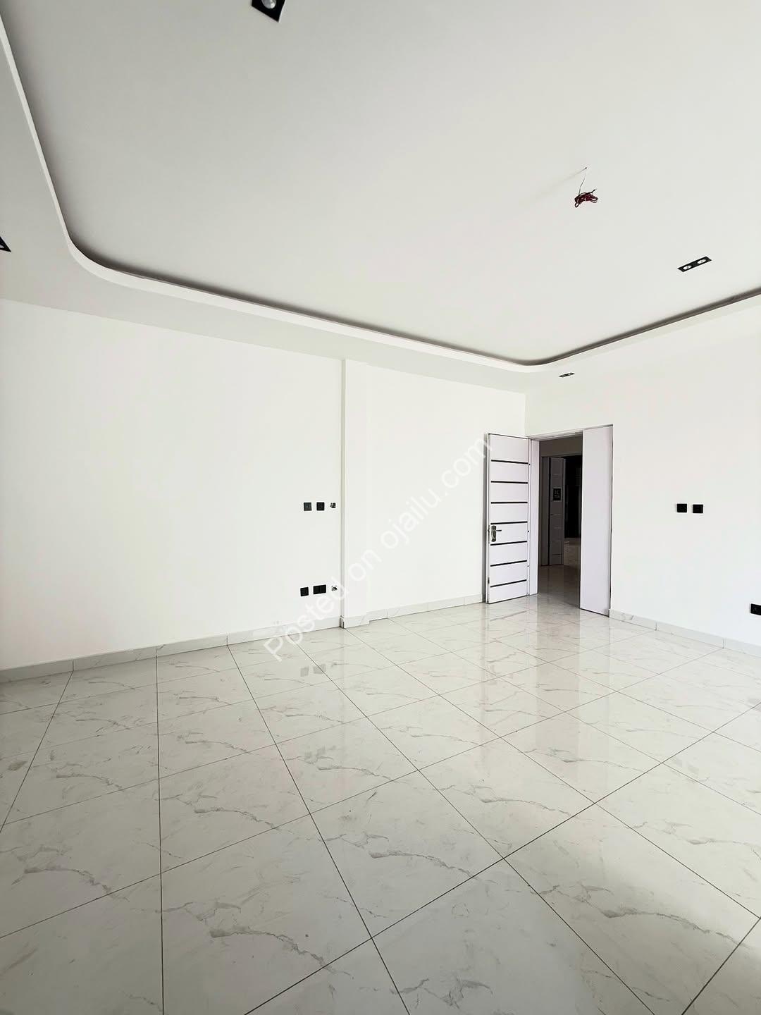 Coastal Road Gem: 2-Bed Ensuite Haven in Lekki