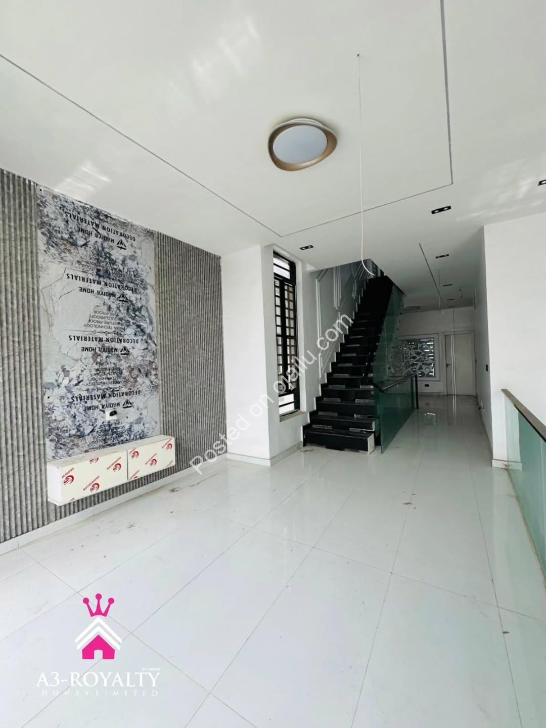 Luxury 5-Bed Duplex with Pool & Gym in Lekki