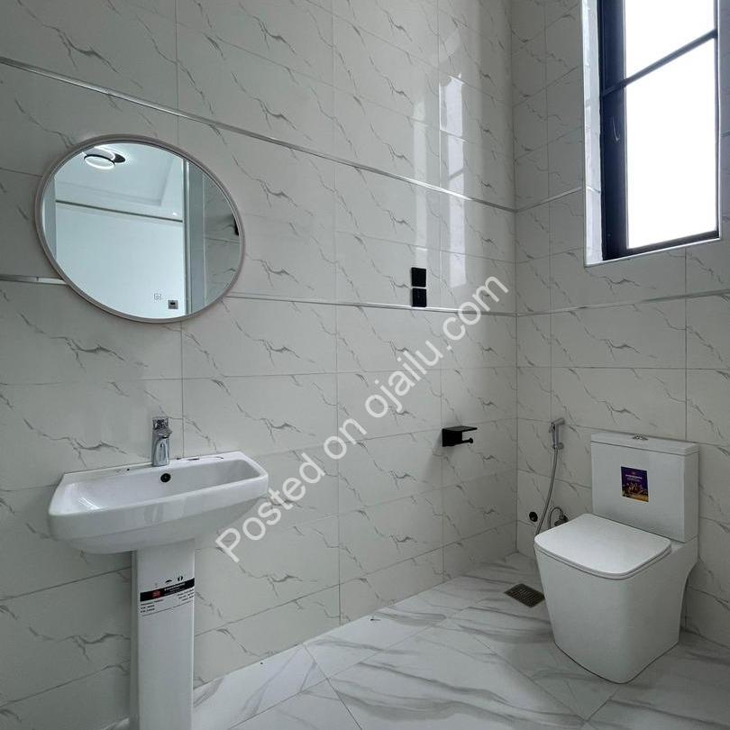 Exquisite 5-Bed Lekki Duplex with Cinema & Pool