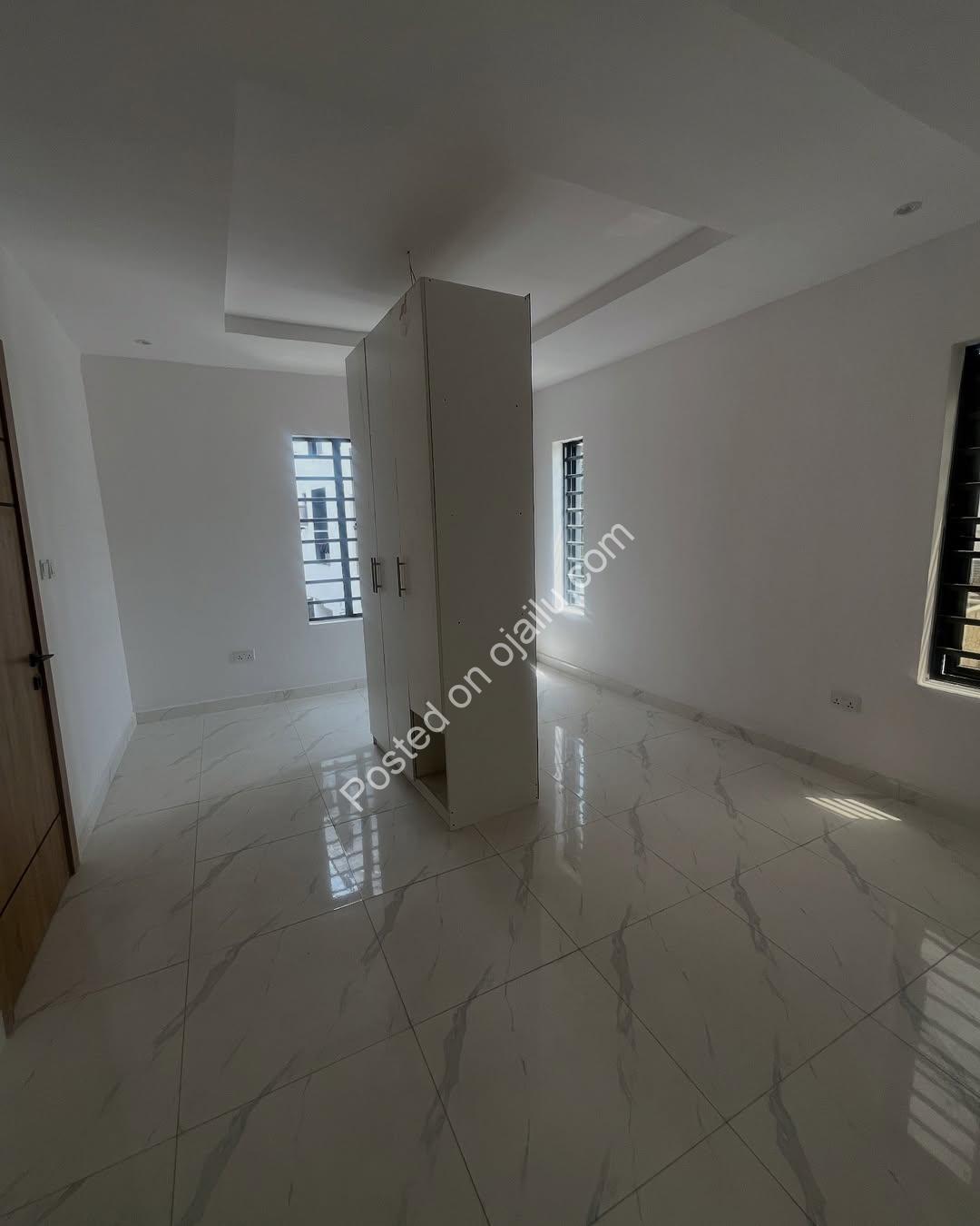 Ologolo’s Finest: 2-Bed Ensuite Haven with Premium Finishes