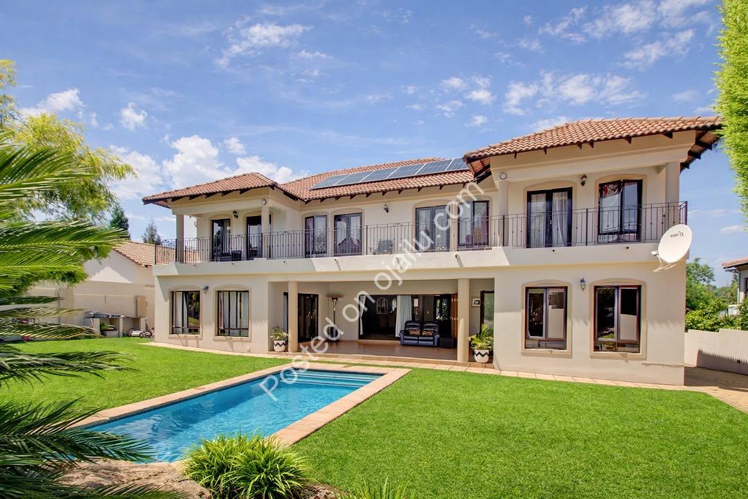 Sunshine & Space: Your Family’s Dream Home Awaits