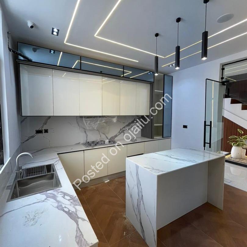 Chevron Lekki’s Finest: 5-Bedroom Dream Duplex