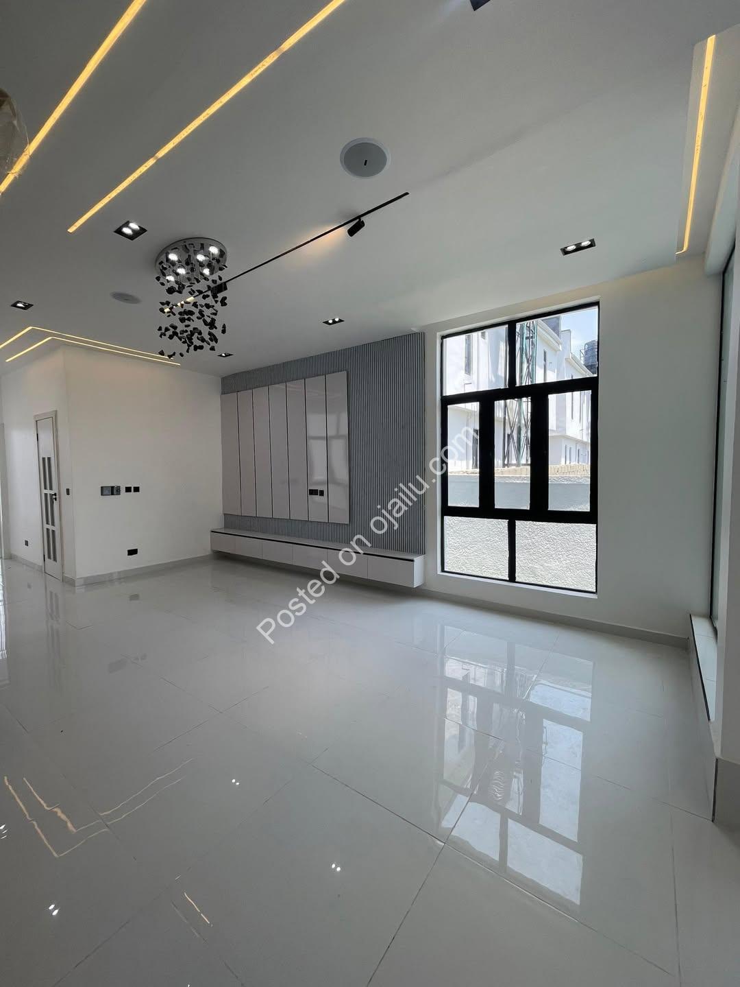 Stunning 5-Bed Duplex with Resort-Style Pool in Lekki