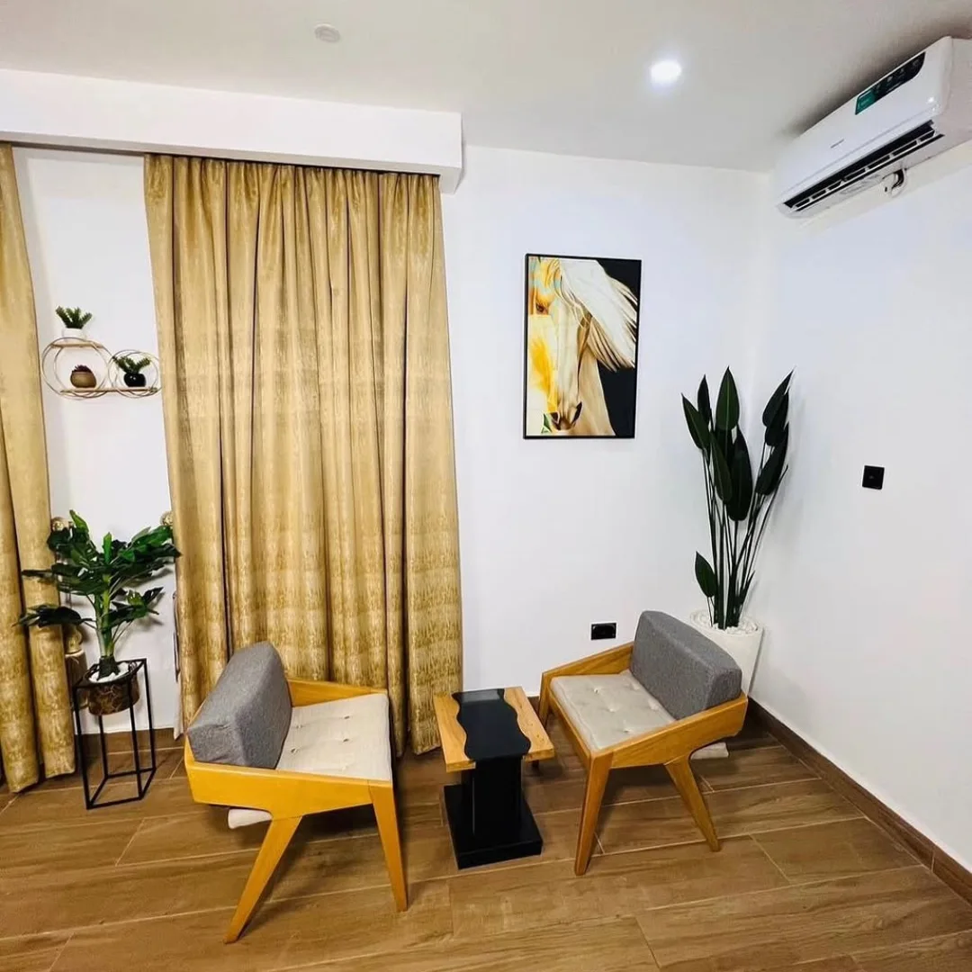 Enchanting 1-Bed Oasis with Pool & Lounge