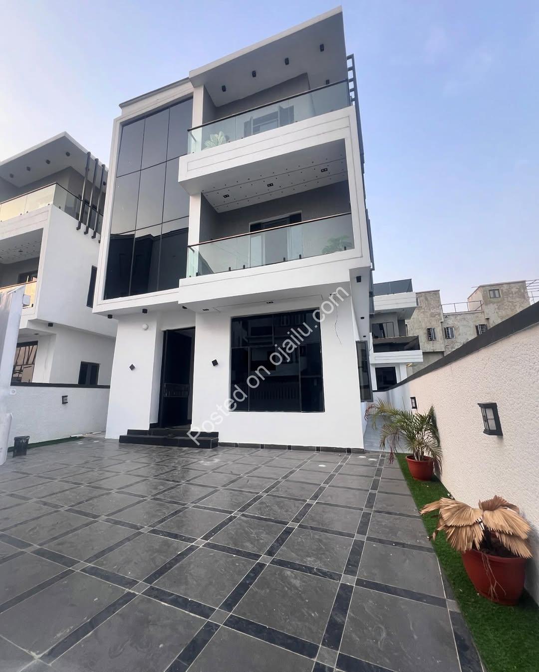 5-Bed Ologolo Haven: En-Suite Luxury & BQ