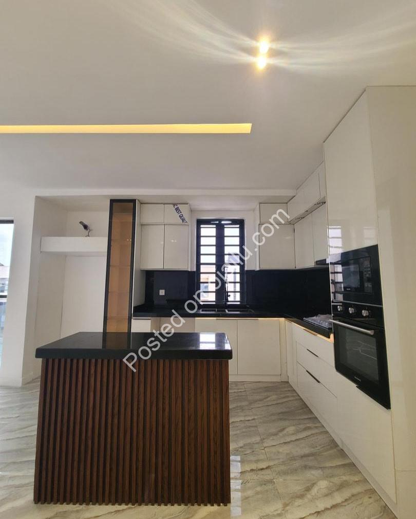 Sleek Agungi Gem with Pool & Gym