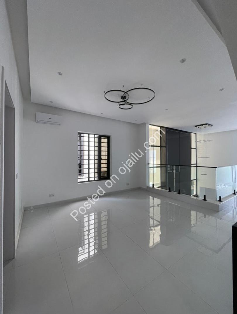 Grand 5-Bedroom Duplex with Pool & Cinema in Lekki