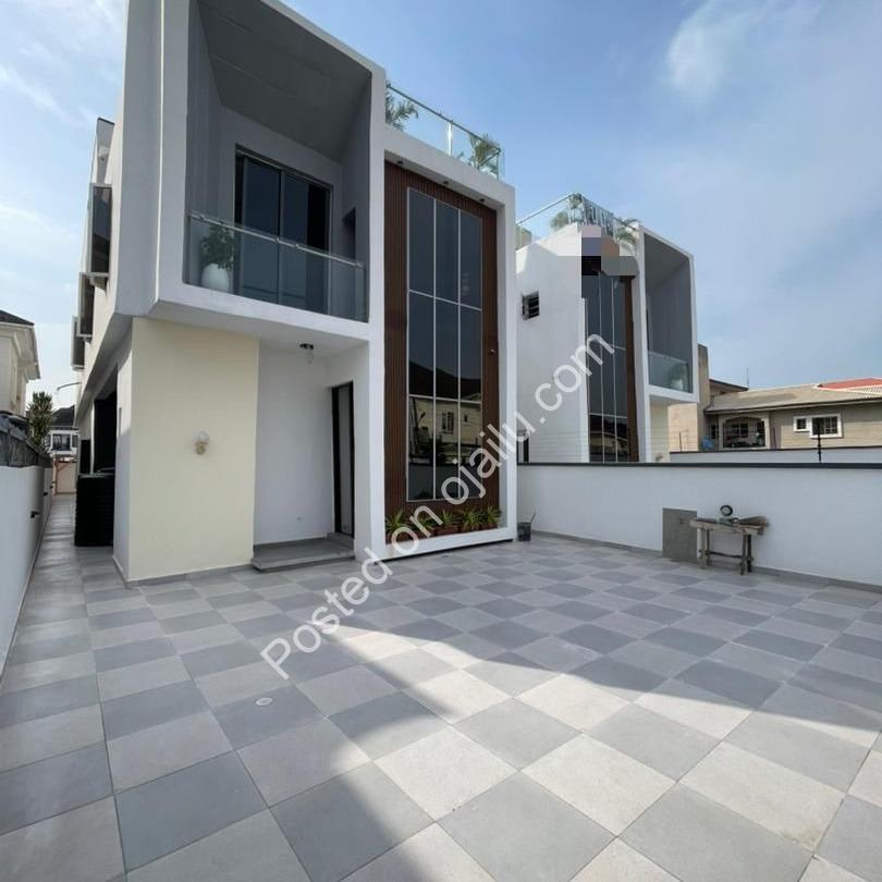 Exquisite 5-Bedroom Duplex with Cinema & Pool in Lekki